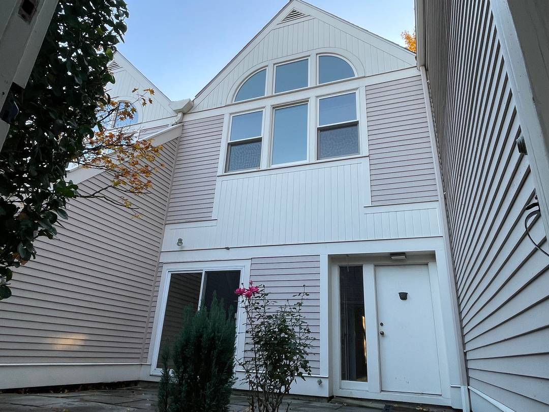 In town oasis with ample privacy, yet still a convenient walk to Old King's Market, town, train, and Tilley Pond Park.