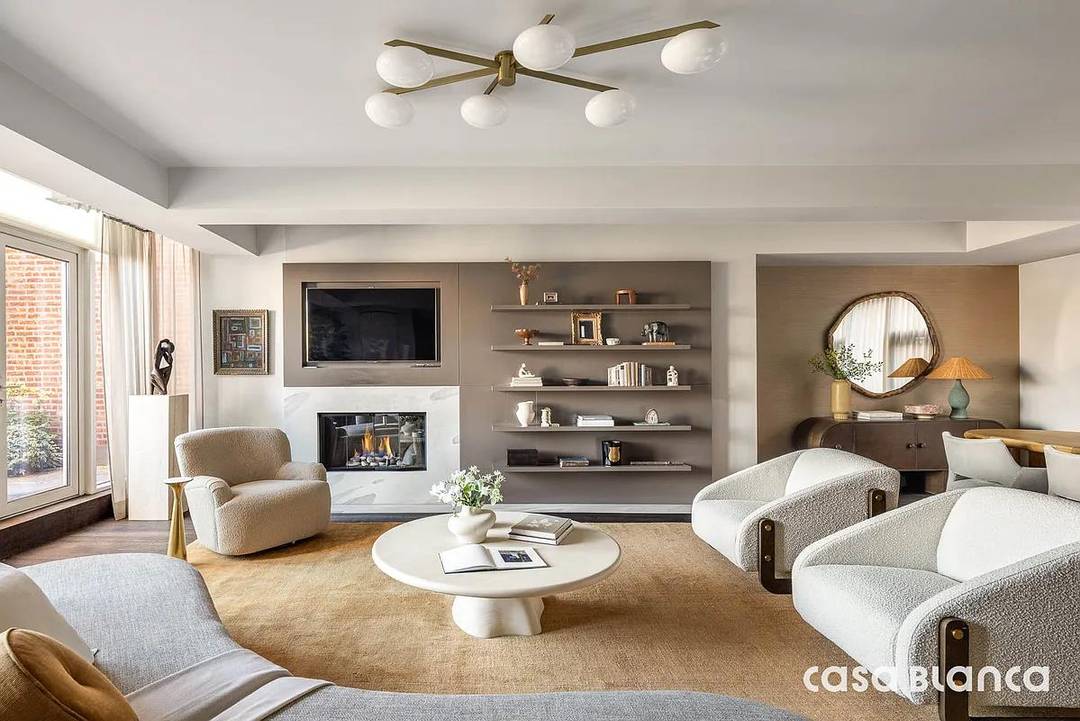 A true Tribeca rarity penthouse scale with townhouse privacy.