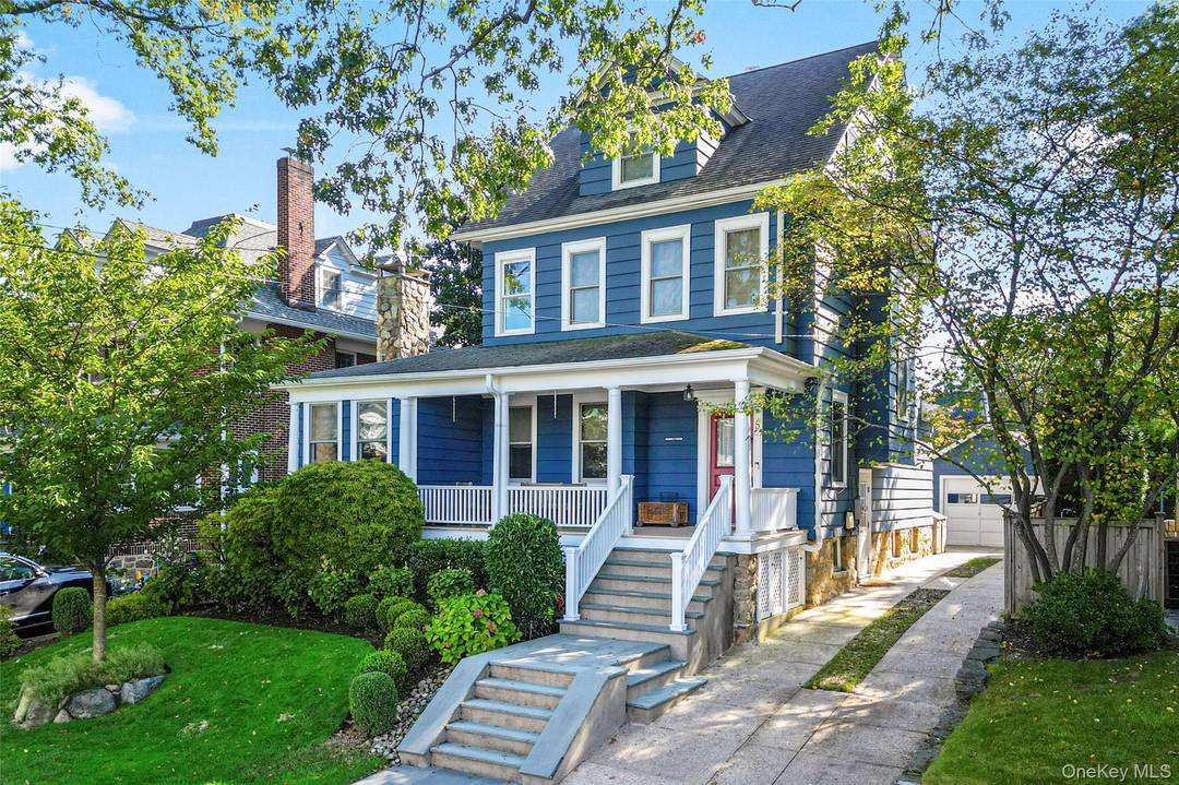 Welcome to the heart of Larchmont Village !