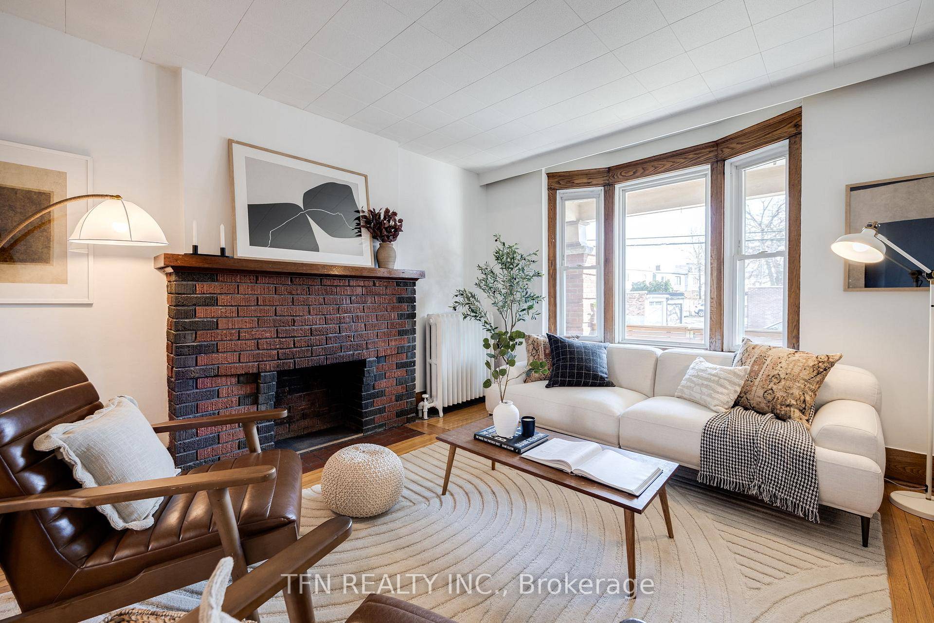 4 Bedrooms 2 Bathrooms 2 Parking Spaces Available Upon Request Welcome to 70 Chester Hill Road.