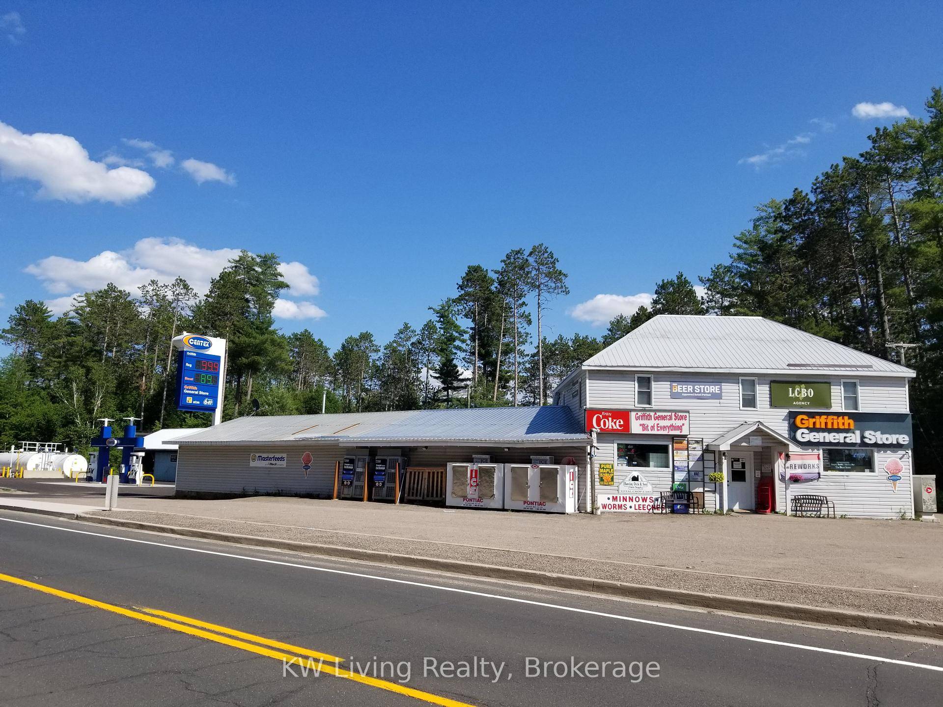 This Business is located in the Canadian wilderness paradise provides great fishing, hunting, boating and four seasons of outdoor recreation on Hwy 41.