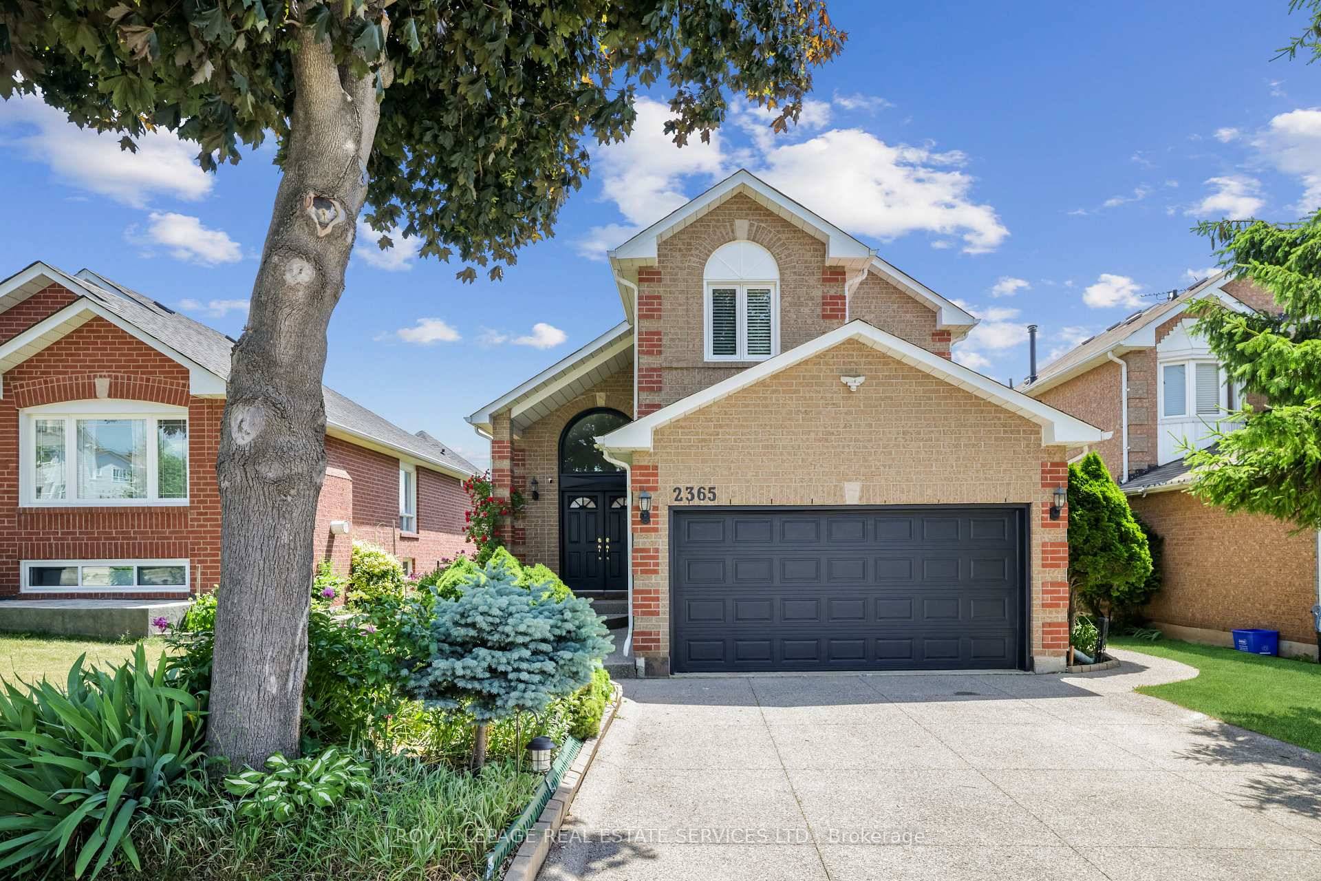 2365 Grand Ravine Drive is in the heart of Oakville's sought after River Oaks community.