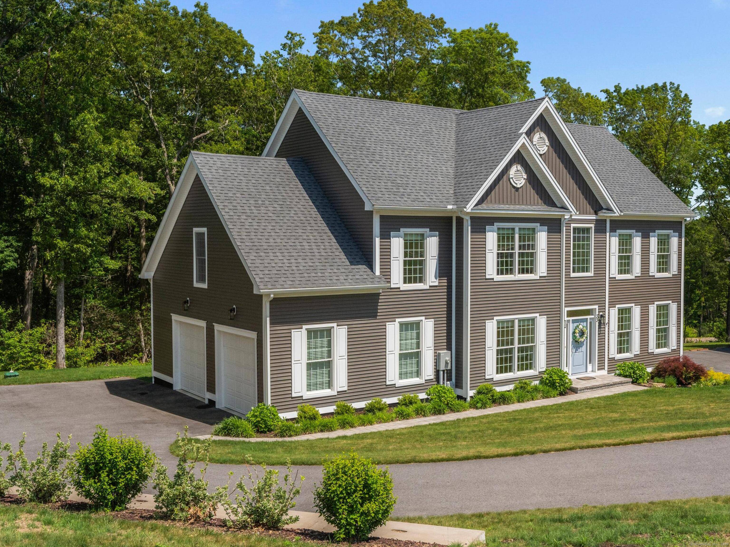 New Price 995, 000 Exceptional Value in The Orchards !