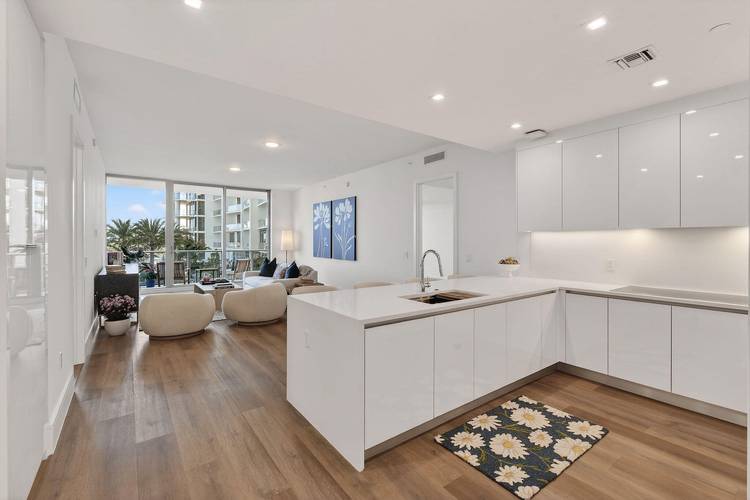 Residence 715 at Nautilus 220 presents a rare opportunity to enjoy refined coastal living in a uniquely private setting.