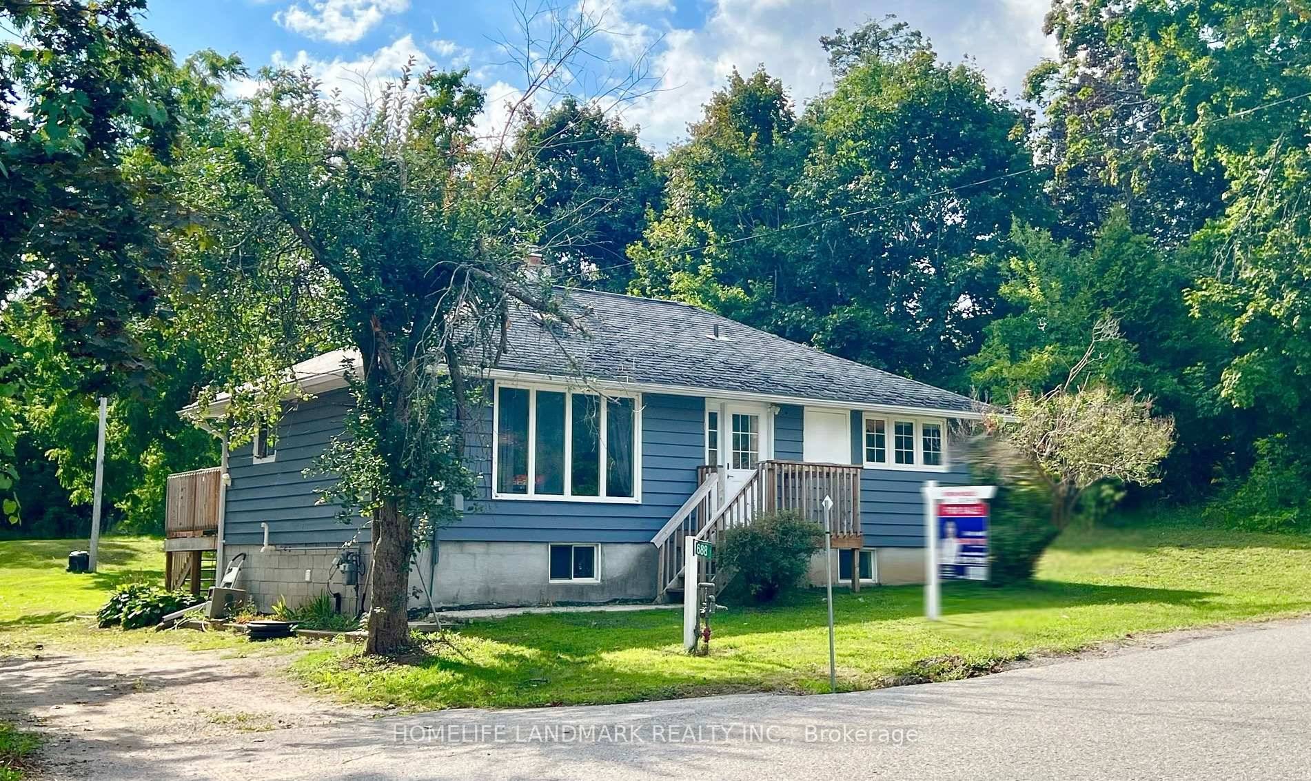 Charming Bungalow on 2. 6 Acres in Oro Station, Country living close to Lake Simcoe !