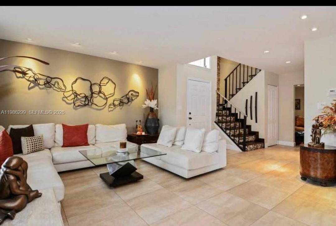 Beautiful updated 3 bedroom Townhouse in the Lakes of Emerald Hills, Fully renovated, in great move in condition, very desirable community with a neighborhood playground, basketball court, dog park, and ...