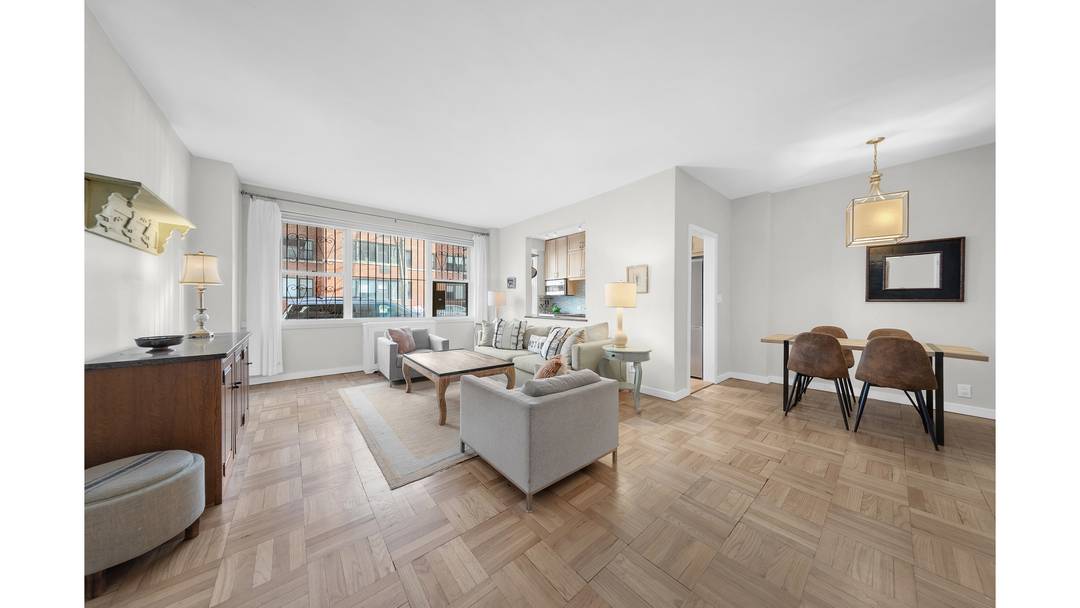 Apt. 1H 12 Beekman Place Welcome home to this charming and beautifully proportioned one bedroom residence tucked away on one of Manhattan's most picturesque and serene streets.