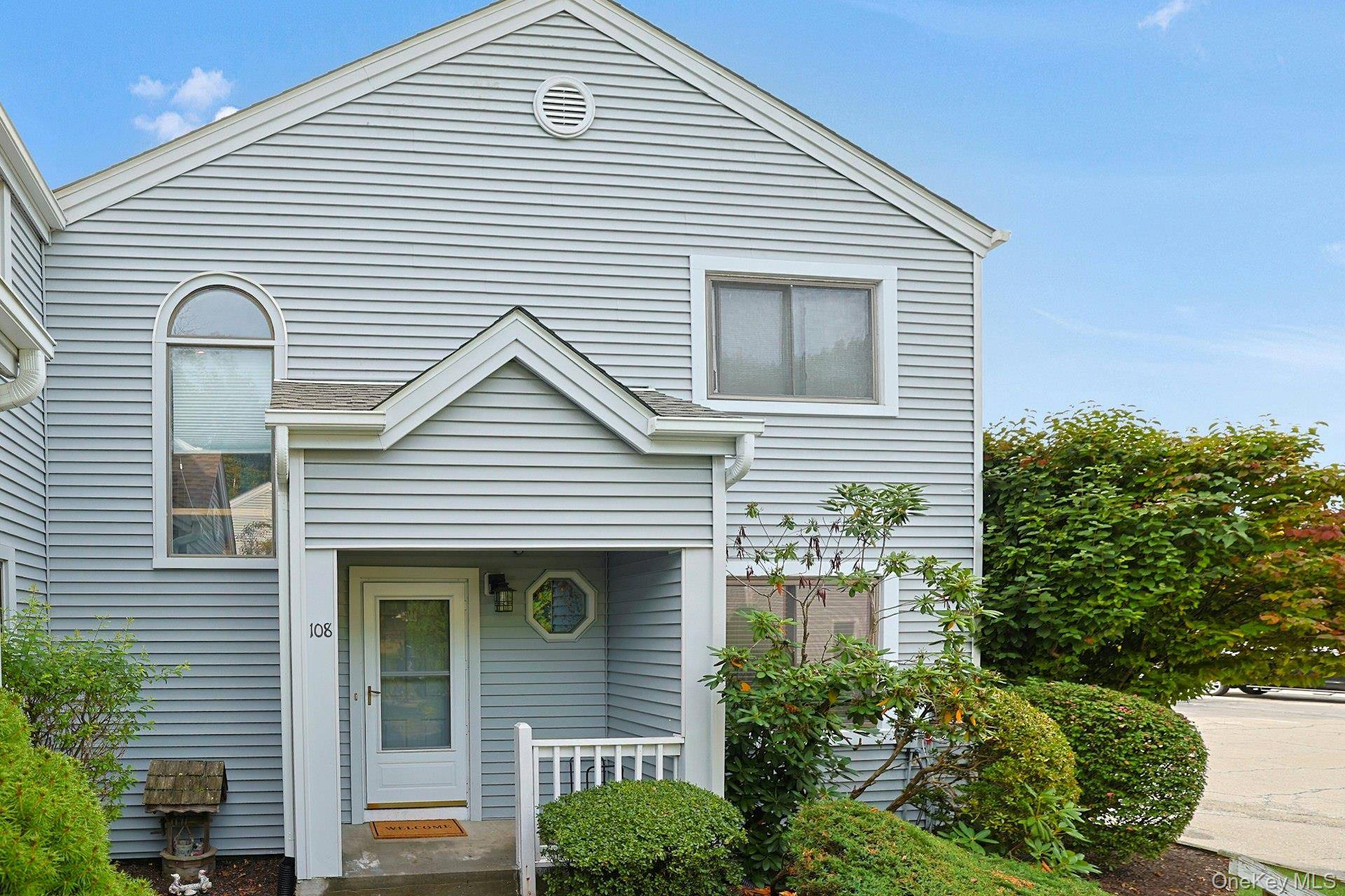 Welcome to this beautifully maintained 3 level townhome offering a perfect blend of comfort, style, and convenience.