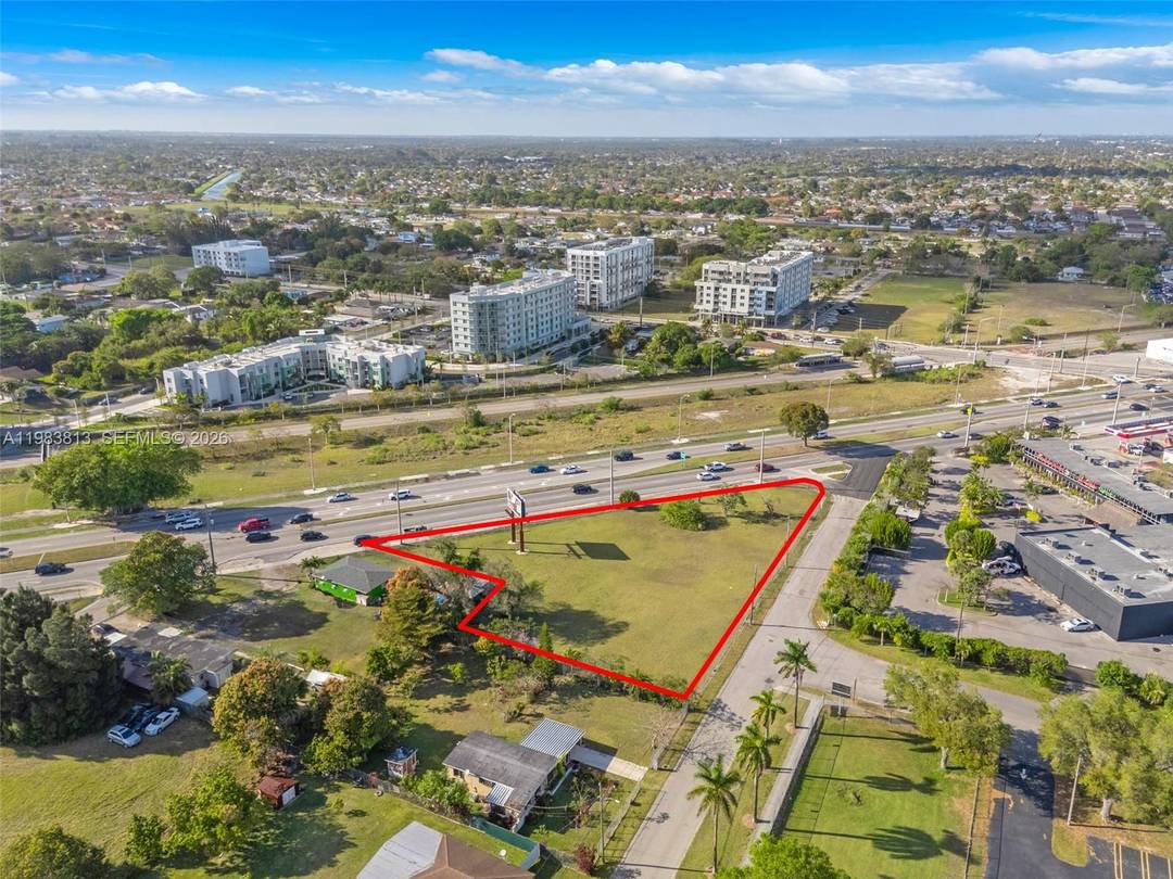 OUTSTANDING DEVELOPMENT OPPORTUNITY !