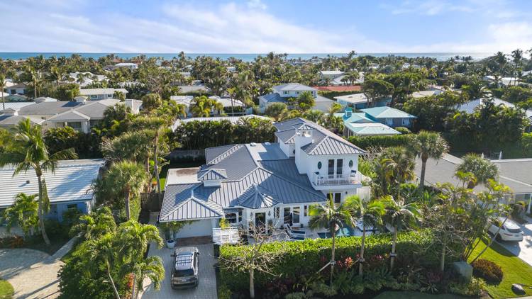 If character, charm and location are high on your priority list, you must visit 122 Lighthouse Drive, located in the desirable enclave of Jupiter Inlet Colony !