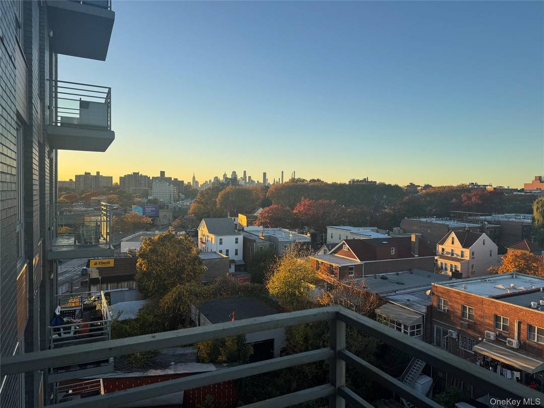 Woodside Elmhurst along side Queens Blvd, Beautiful nearly New two bedrooms, two bathrooms Condo with stunning Manhattan views of private balcony.