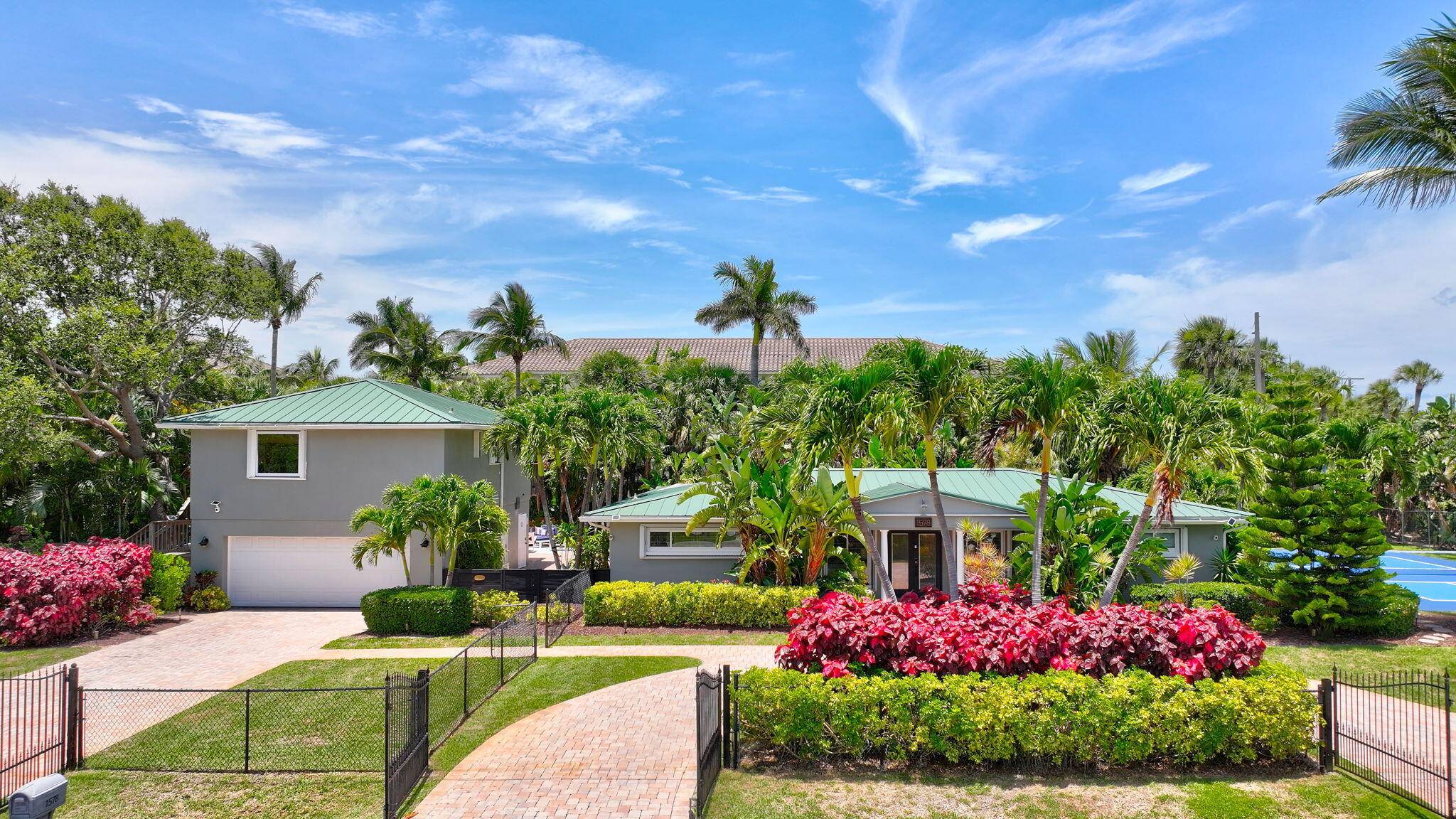 An Island Oasis Retreat Turn Key !