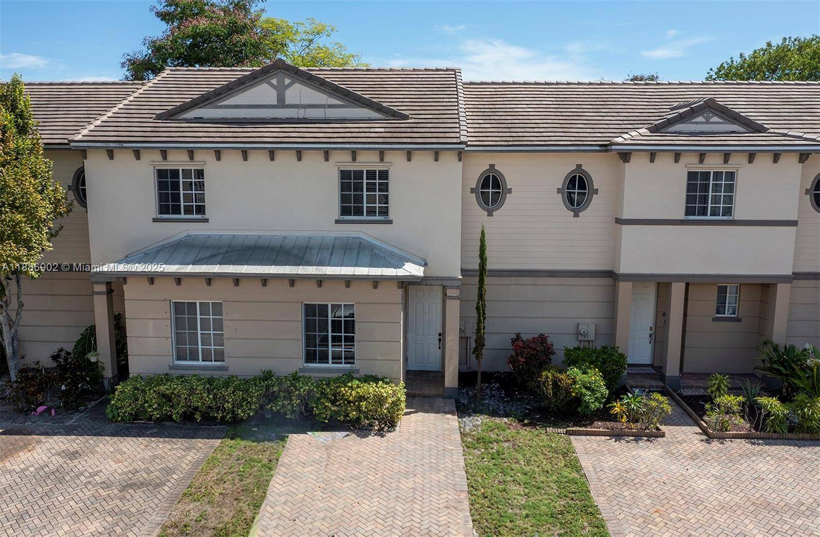 Welcome to this beautifully updated 3BD 3BA townhouse in Riviera Beach !
