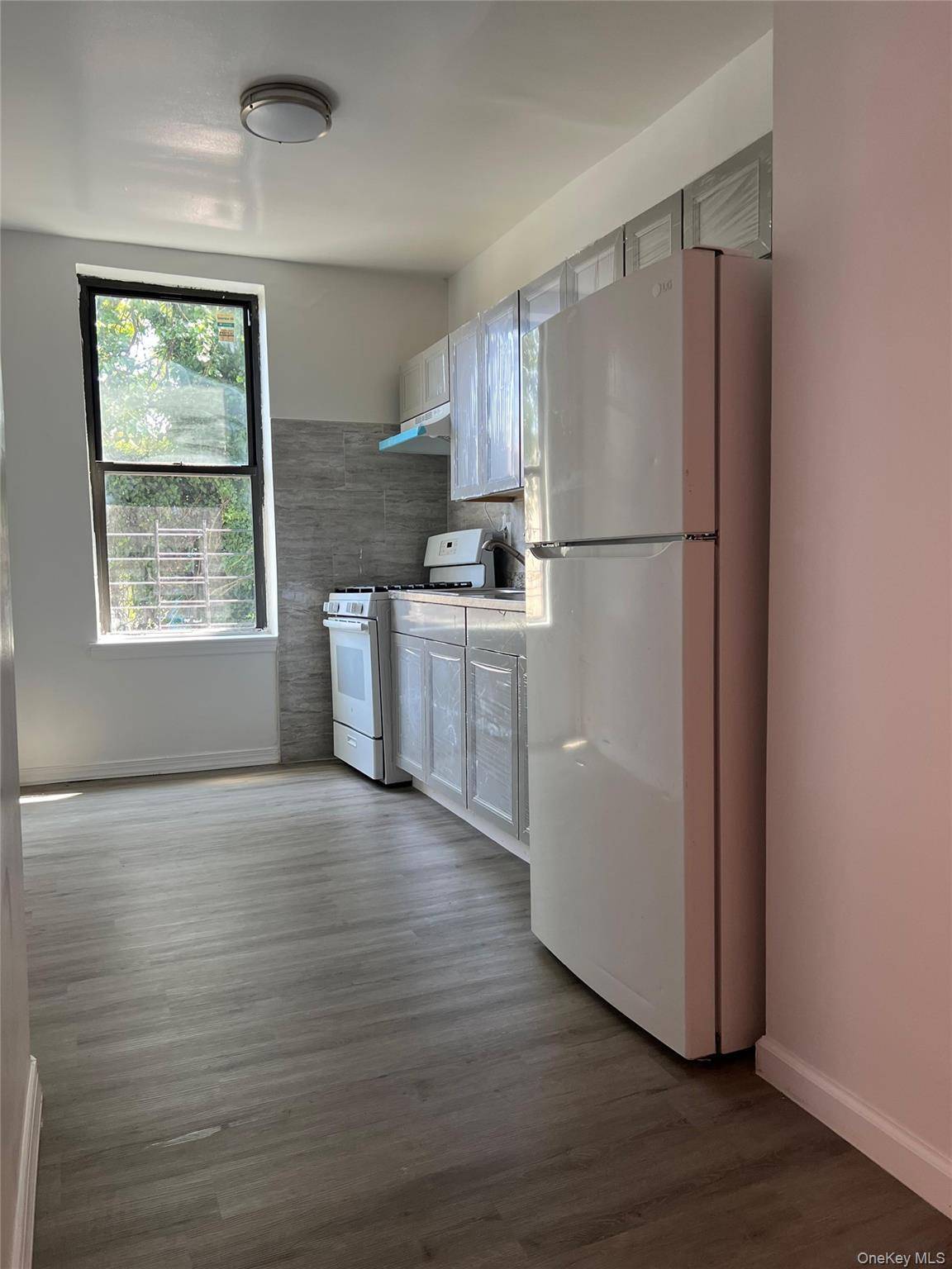 LARGE 2 BEDROOM ON THE FIRST FLOOR OF A PRIVATE HOUSE.