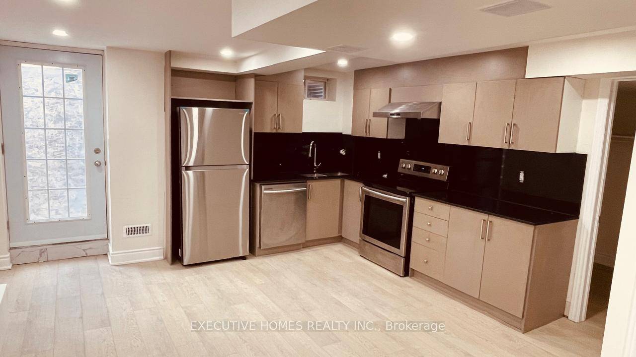 BRIGHT amp ; SPACIOUS BASEMENT APARTMENT IN PRIME UPPER OAKS LOCATION 444 Grindstone Trail, Oakville Property Features Approx 800 sq ft, 2 bedrooms 2 full bathrooms Recently built, clean and ...