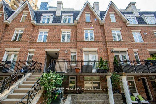 Stunning Newly Renovated Two 2 Bedroom Townhouse At Yonge amp ; Eglinton.