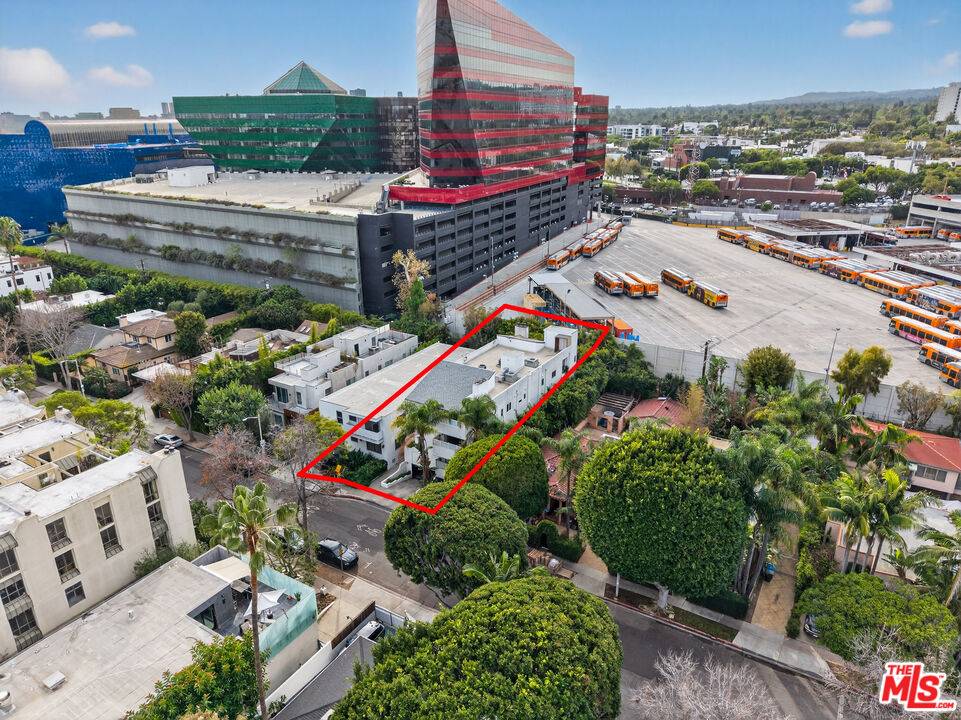 733   Huntley Dr 9BR Sunset Strip La