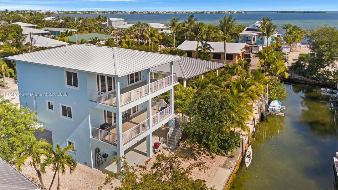 Welcome to your dream coastal retreat !