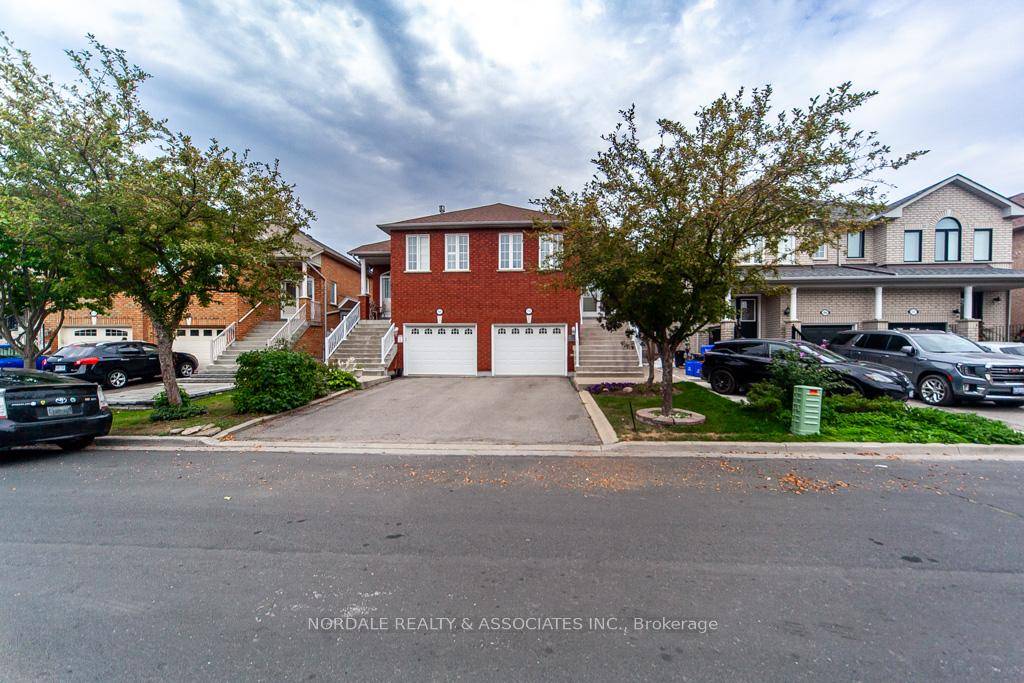 Excellent Location, Desirable Neighborhood, Large Open Concept Layout, Spacious Living Room amp ; Kitchen Area, The Lower Level Has a Walk out, With Separate Entrance, Full Open Recreation Area and ...