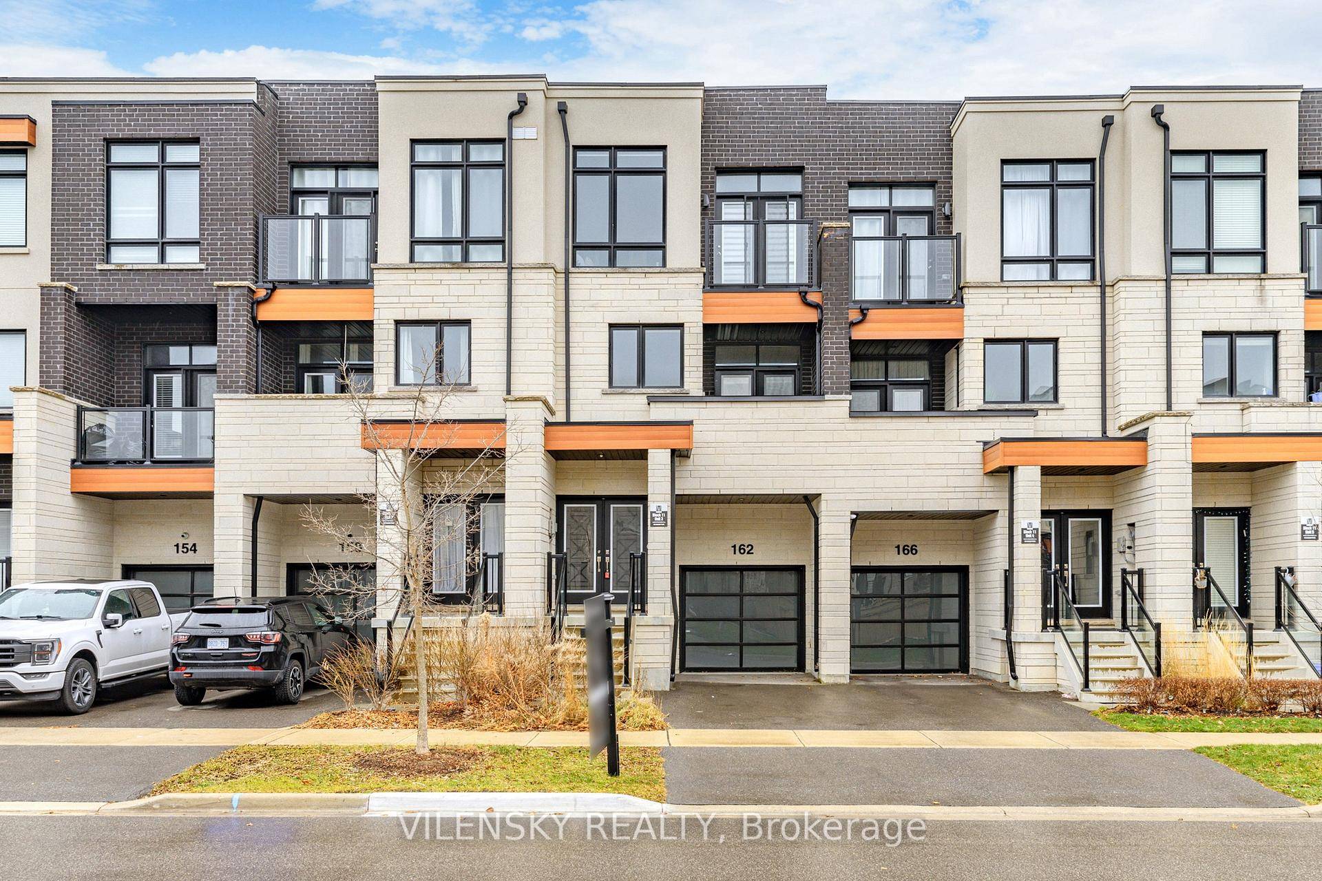 Stunning 3 Storey Townhome In The Prestigious Community In The Valleys Of Thornhill !