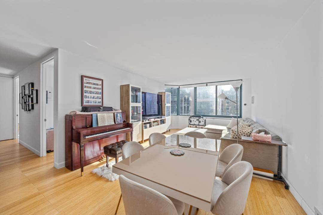 Prime Upper West Side Fully Renovated 2BR 2BA Washer Dryer Low Carrying Costs Full Service Luxury Condo Welcome to Residence 8C at 201 West 72nd Street a beautifully reimagined and ...