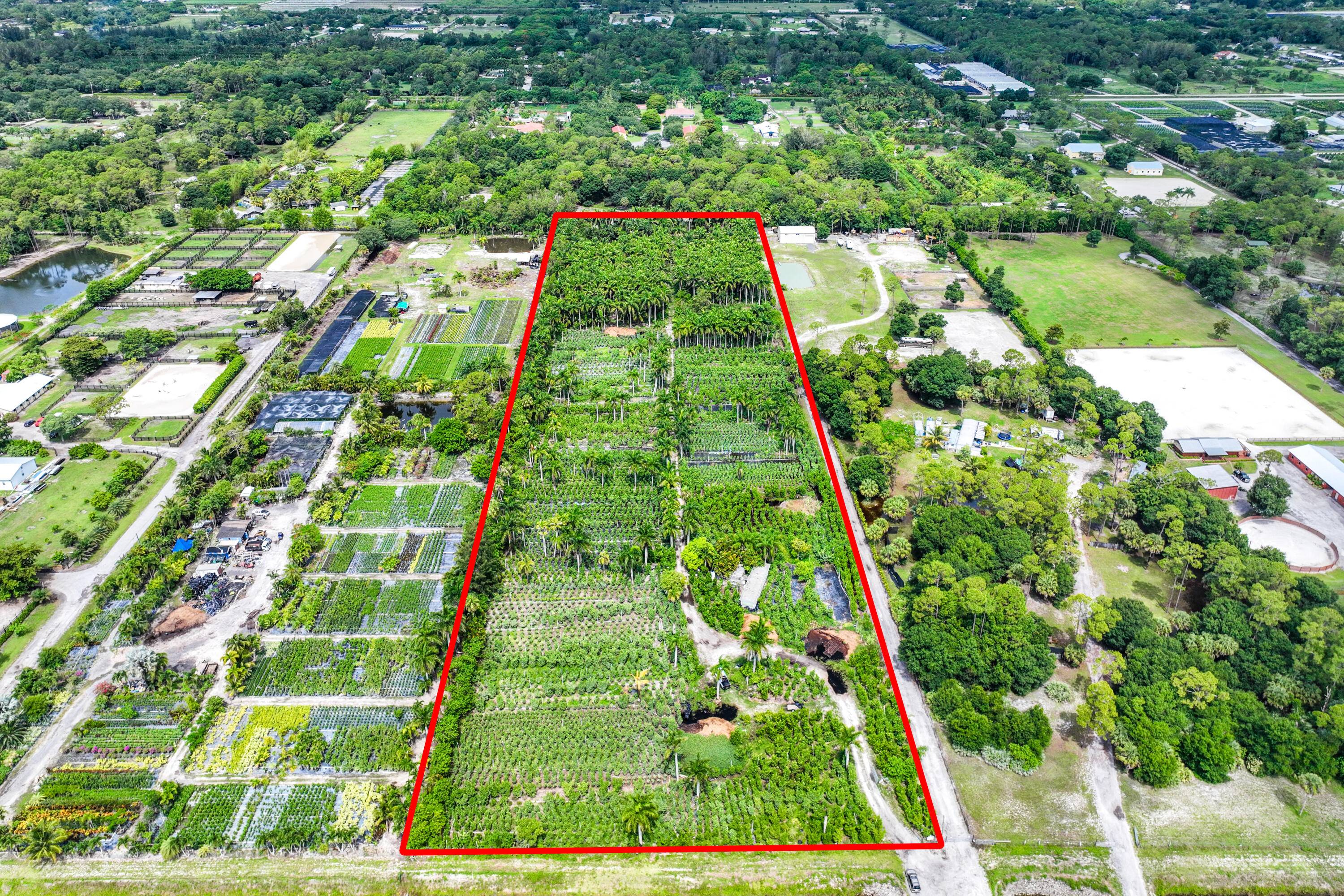 Prime location in Loxahatchee Groves !