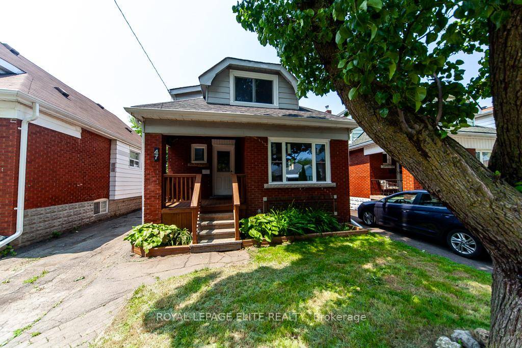 LOVELY DETACHED HOME AT 47 WEIR ST.