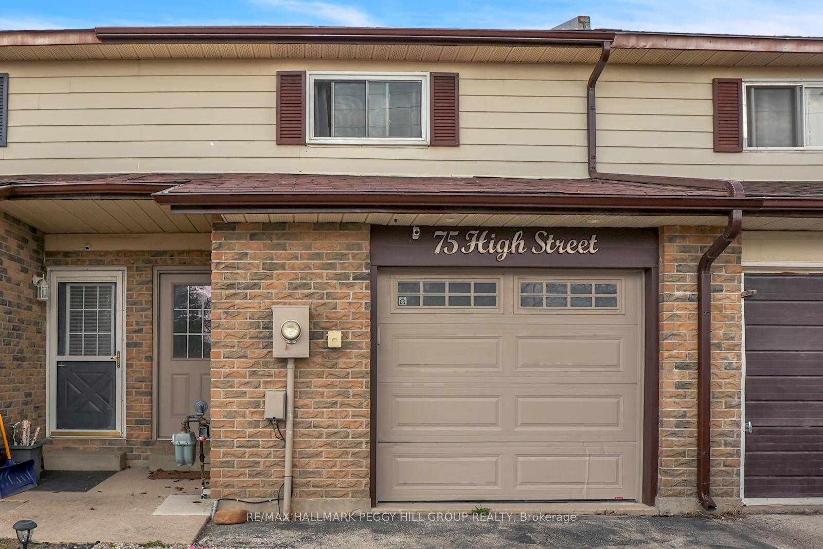 WALK DOWNTOWN, BIKE TO THE BEACH, DRIVE TO THE SLOPES COLLINGWOOD LIVING AT ITS BEST !