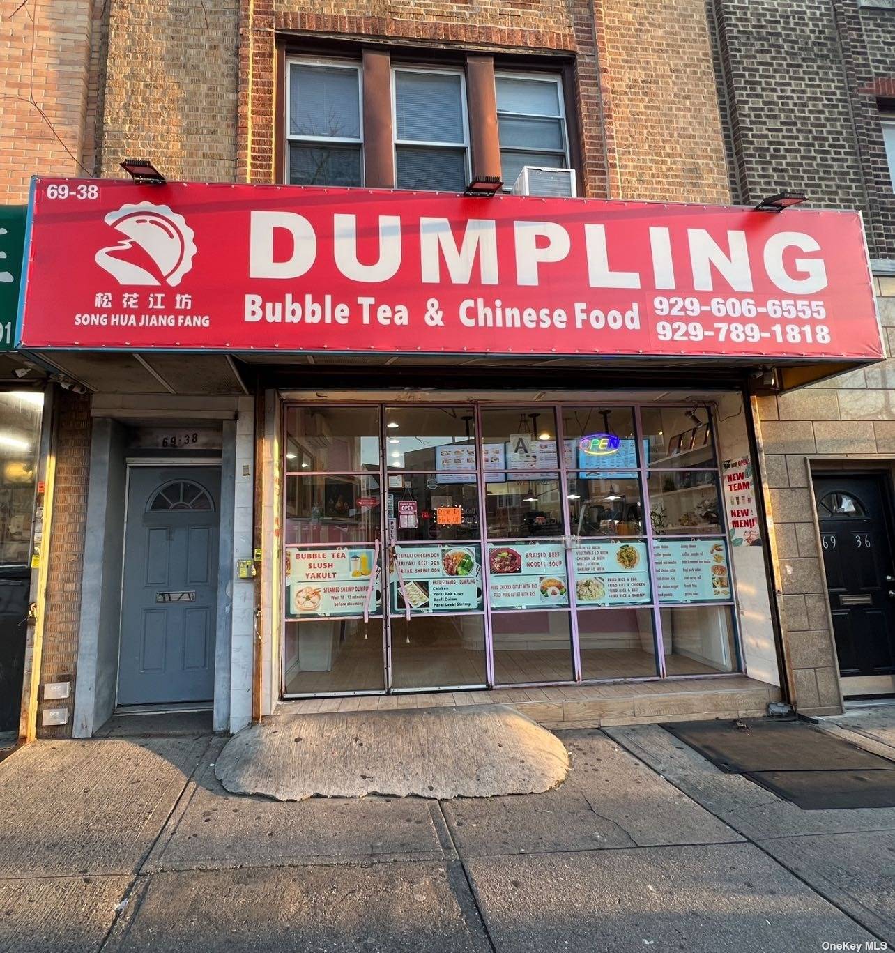 Bubble tea plus dumpling fast food restaurant located in the prime busy location of Maspeth.