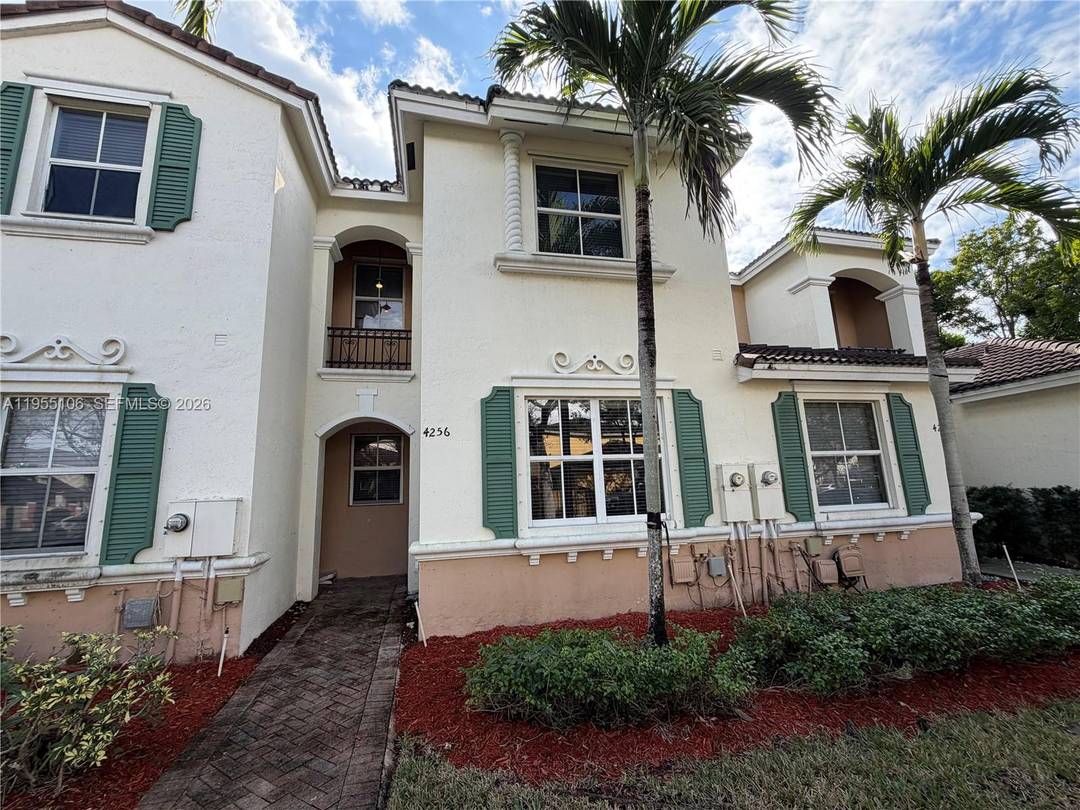 Spacious 2 story townhome in Homestead.