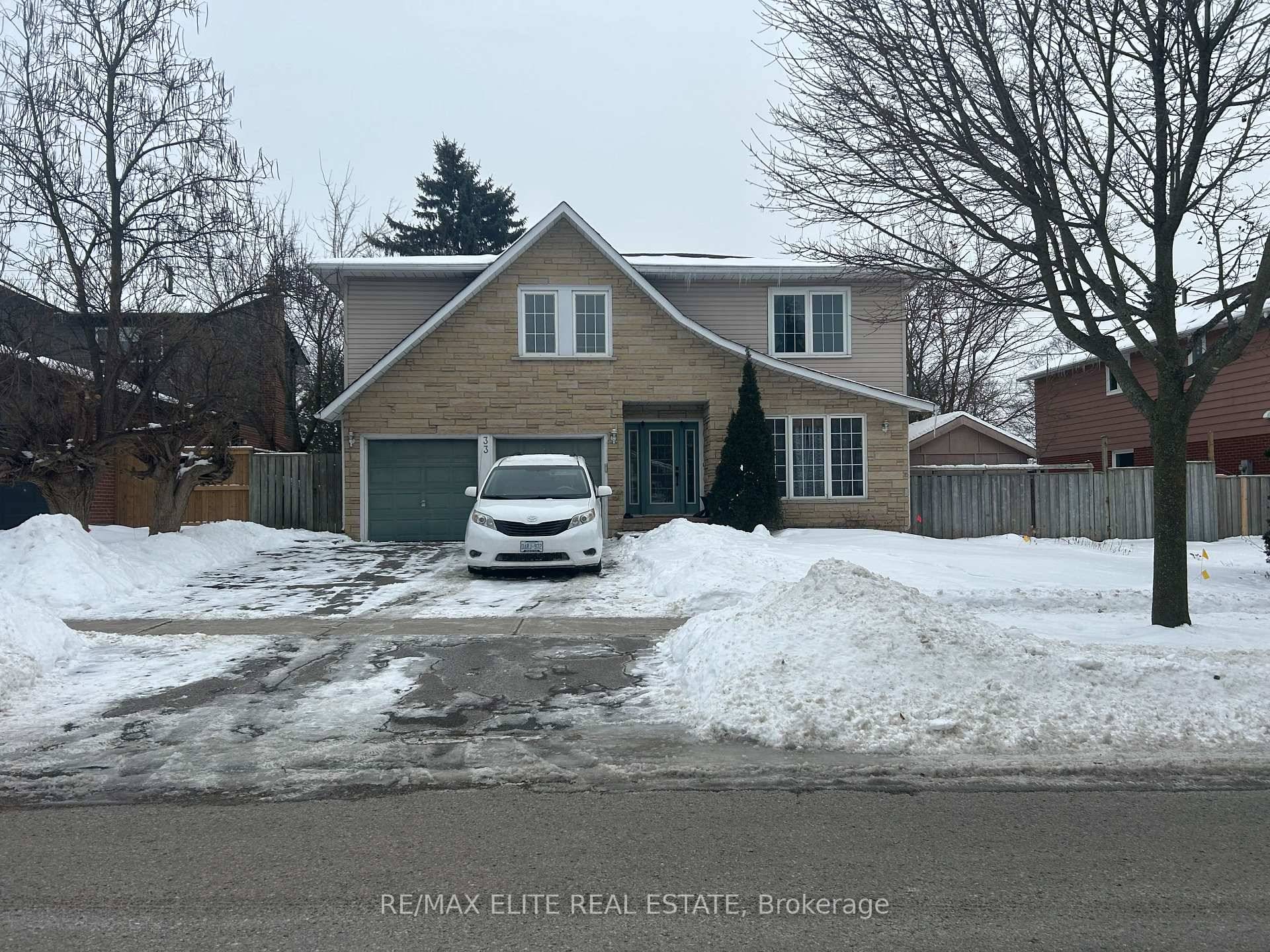Beautiful executive home in peaceful Markham Village, great for employees at nearby Markham Stouffville hospital and nearby amenities, spacious with furniture, appliances and tv included in rent.