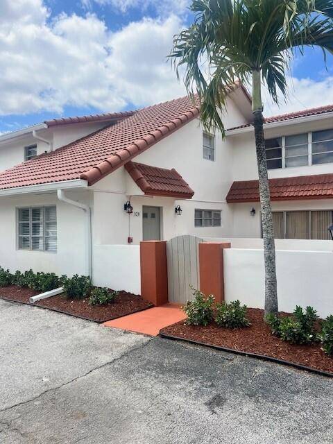 Great corner unit with enclosed front yard.