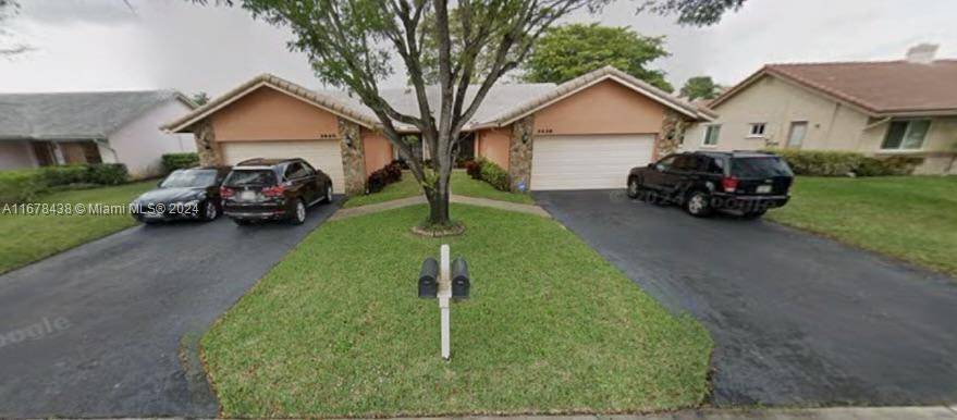 Duplex in the Country Club Neighborhood Both sides for Sale under one Deed.