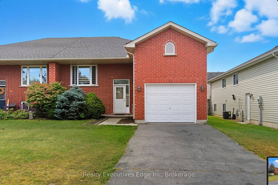 Welcome to this beautifully cared for family home nestled in the highly sought after Lynndale Heights neighborhood of Simcoe.