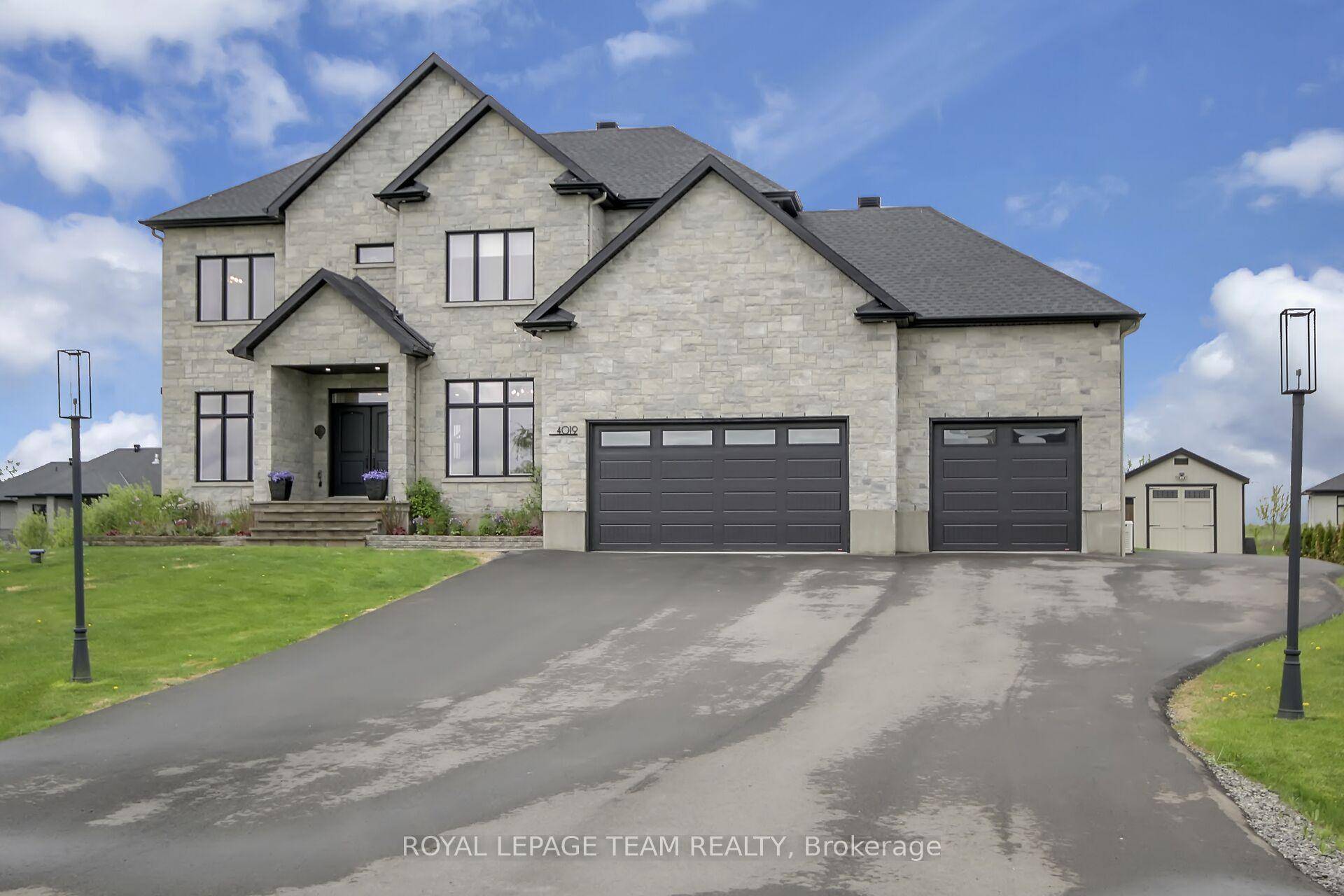 Nestled on a generous half acre lot in the prestigious community of Greely, in Ottawa's desirable south end, this stunning custom built 2 storey home with a fully finished basement ...