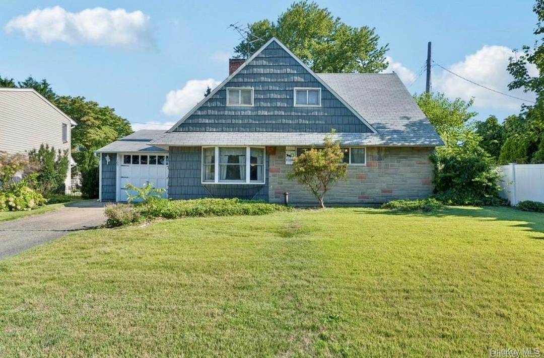 Welcome to this very spacious Whole house rental in the heart of Hicksville featuring a large living room with fireplace, a formal dining room, 4 bedrooms with closets, a walk ...