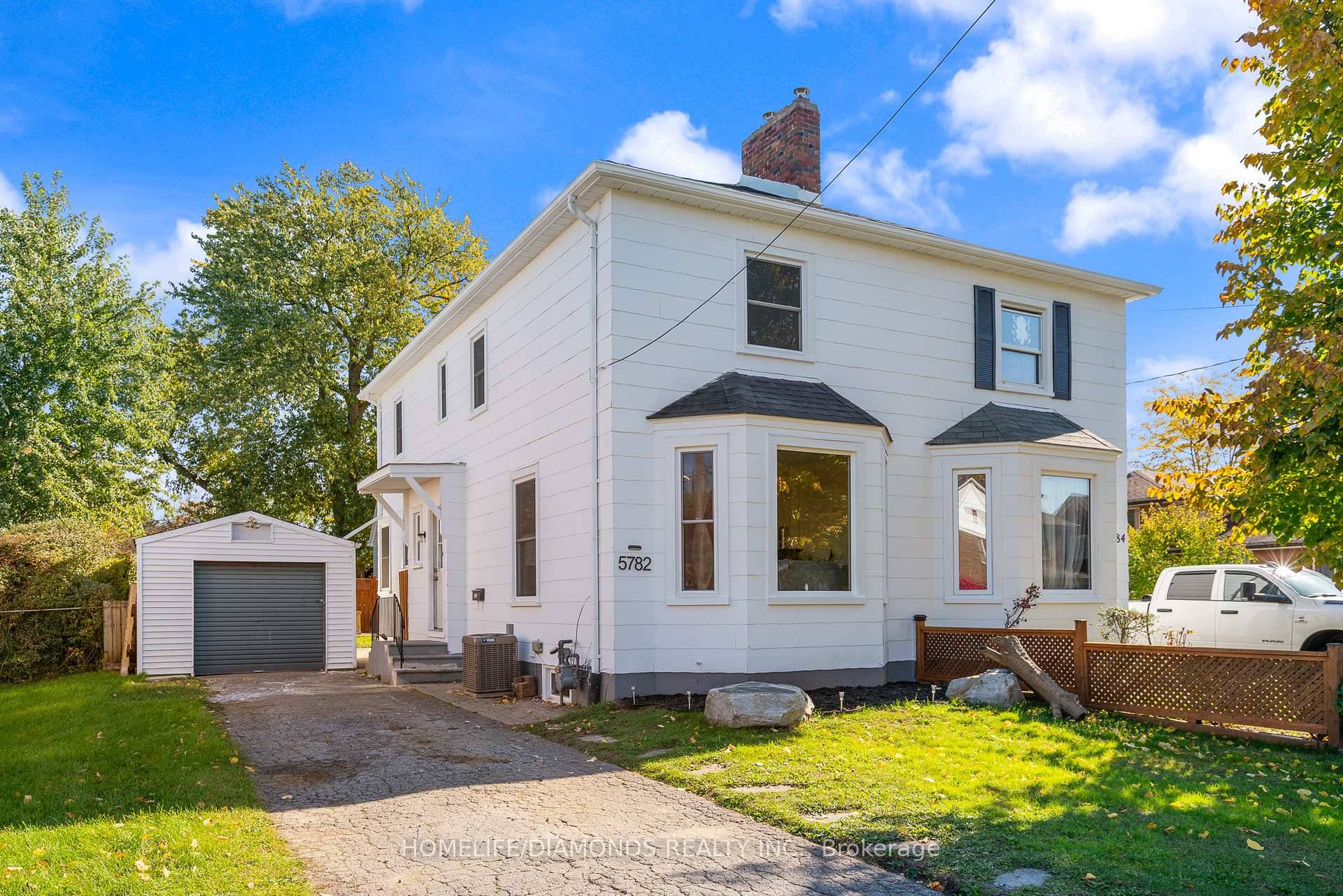 Welcome to this charming and spacious home, perfect for families !