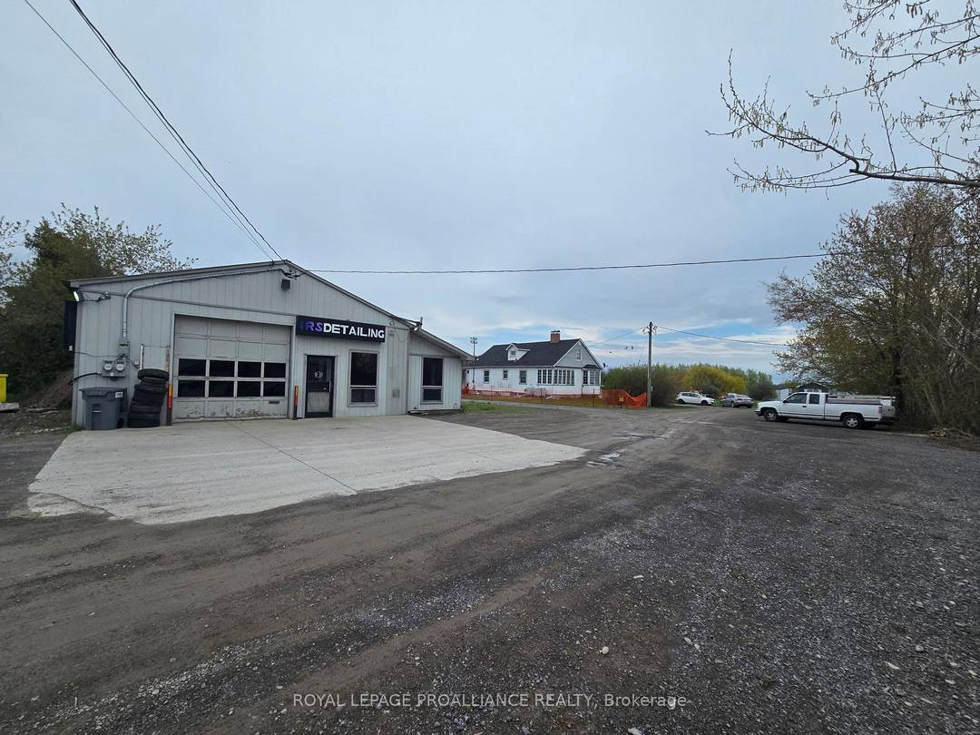 323 Dundas Street E, Quinte West, ON K8V 5W5