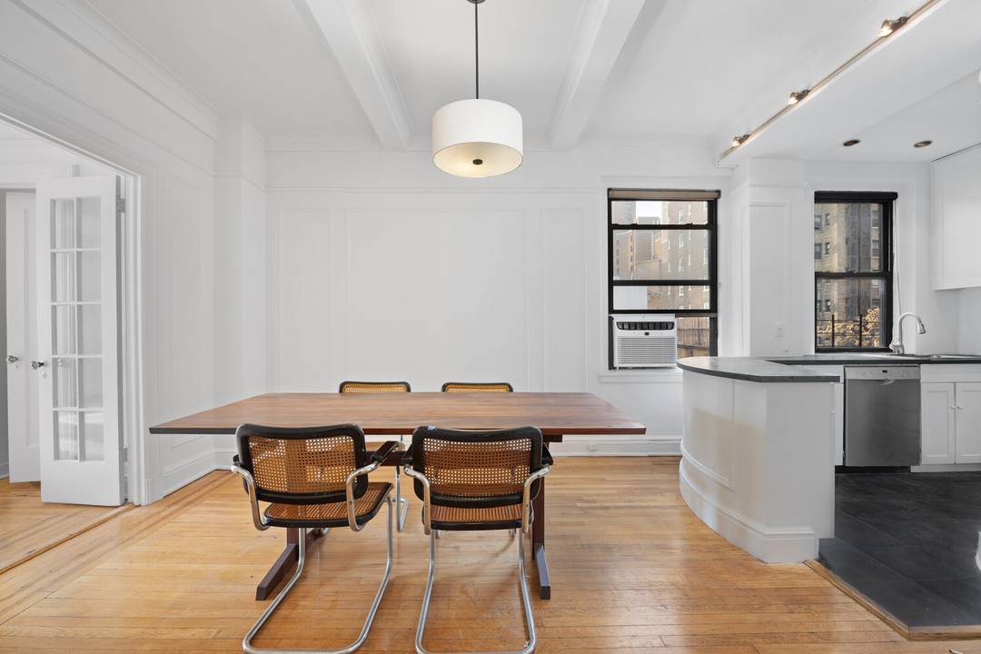 OPEN HOUSES BY APPOINTMENT ONLY ONE YEAR LEASE WITH POSSIBILITY OF RENEWAL PREFER NO PETS This sun flooded co op has it all !