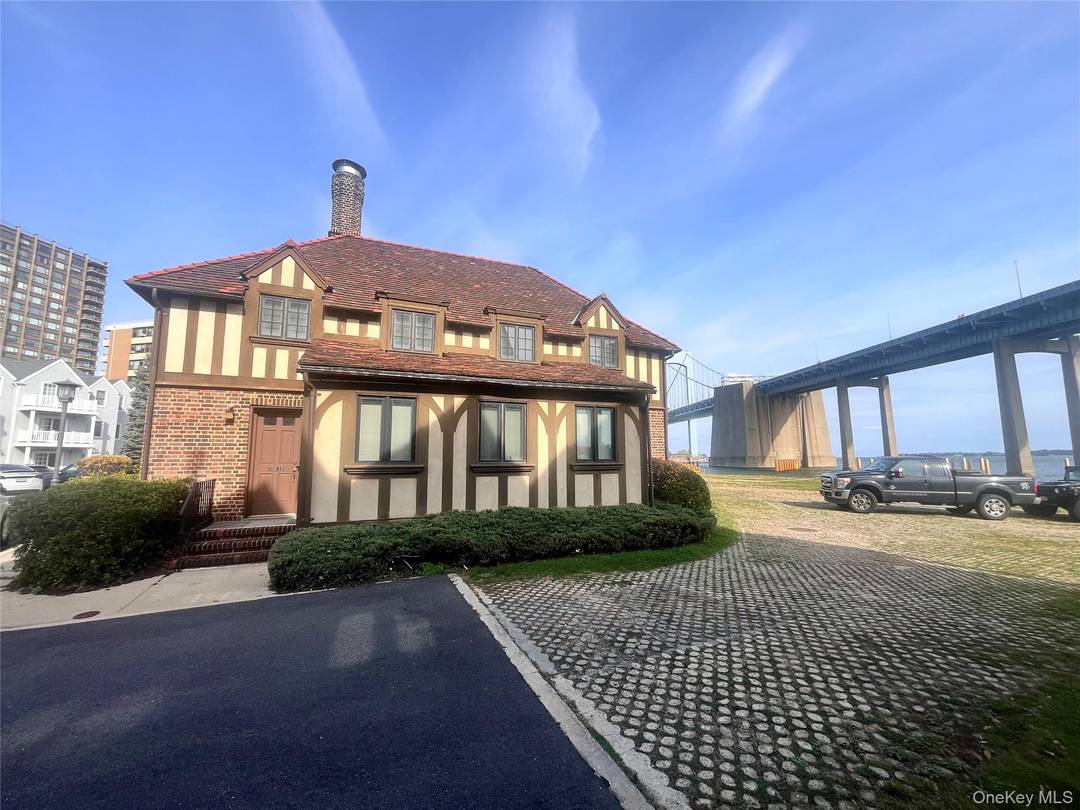 Welcome To Fantastic Spectacular Waterfront View Mansion Condominium With A Private Gated Community.