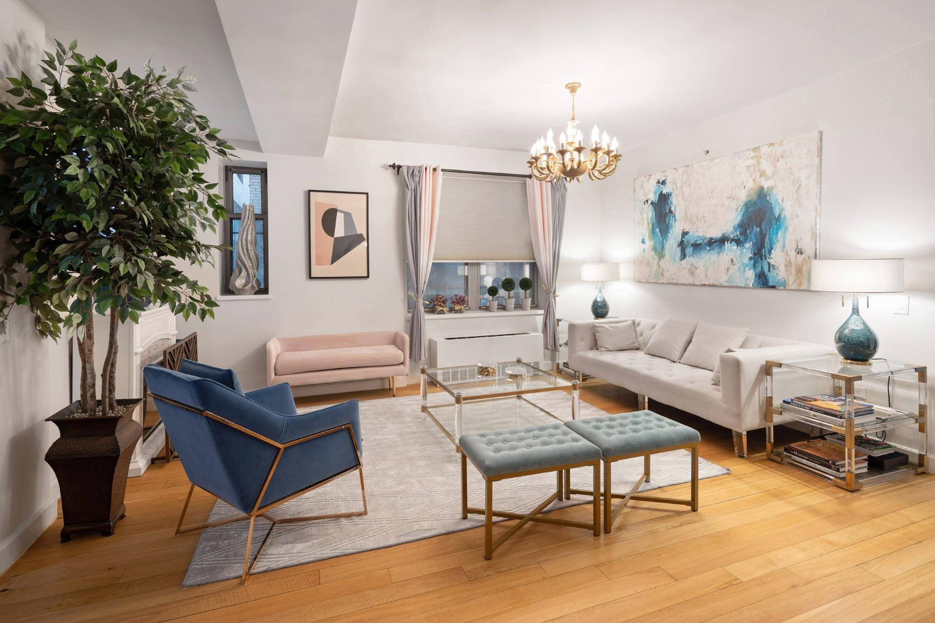 4G is a spacious and serene two bedroom quiet oasis one block from Central Park and Billionaire's Row.