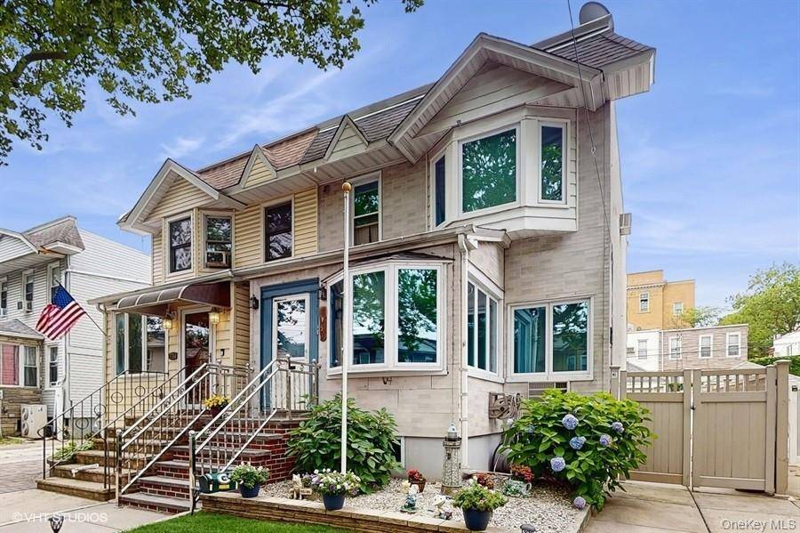 Stunning 2 Family Home in Glendale !