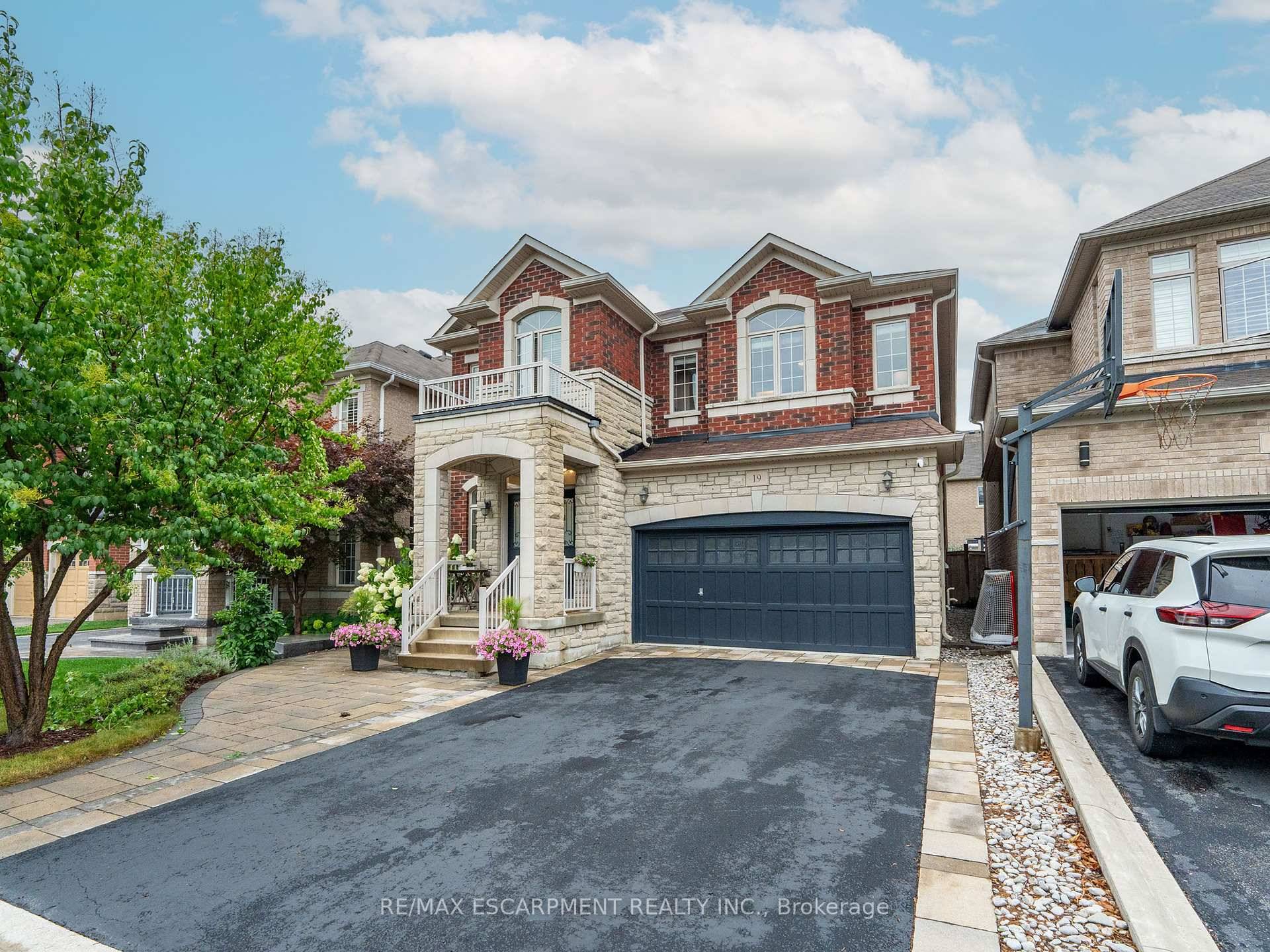 Stunning 4 bedroom, 4 bathroom 2, 575 sq.