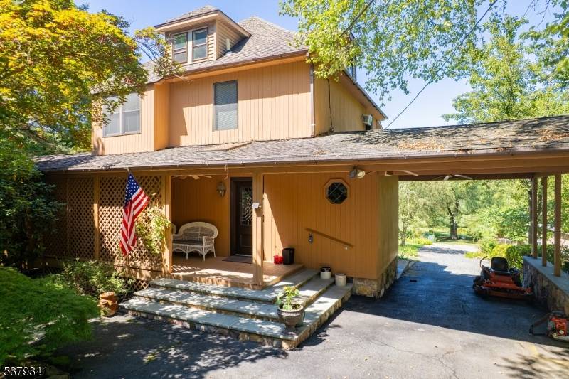 Avid gardeners need access to the city, busy commuter need solitude.