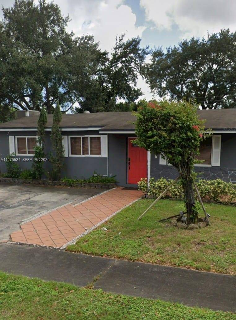 Attention Investors ! Prime turnkey opportunity in Hollywood.