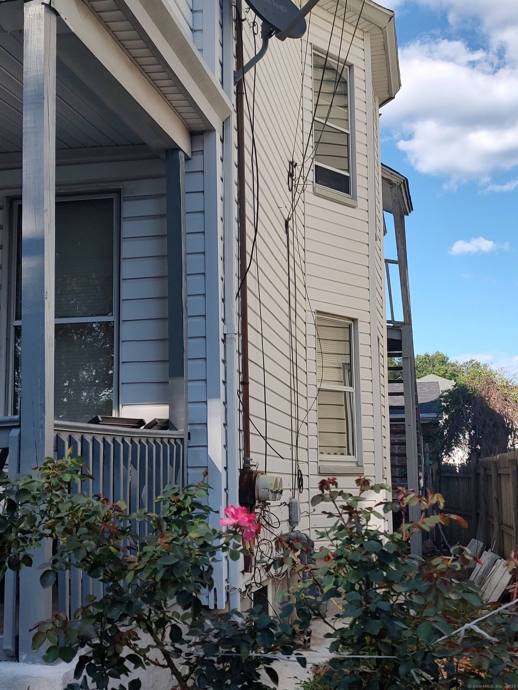 PLEASE COME SEE THIS 2. 5 FAMILY HOME IN THE HART OF THE BRIDGEPORT WEST SIDE, CLOSE TO DOWTOWN AREA, WALK TO BUS LINE, TRAIN STATION, PUBLIC TRANSPORTATION.