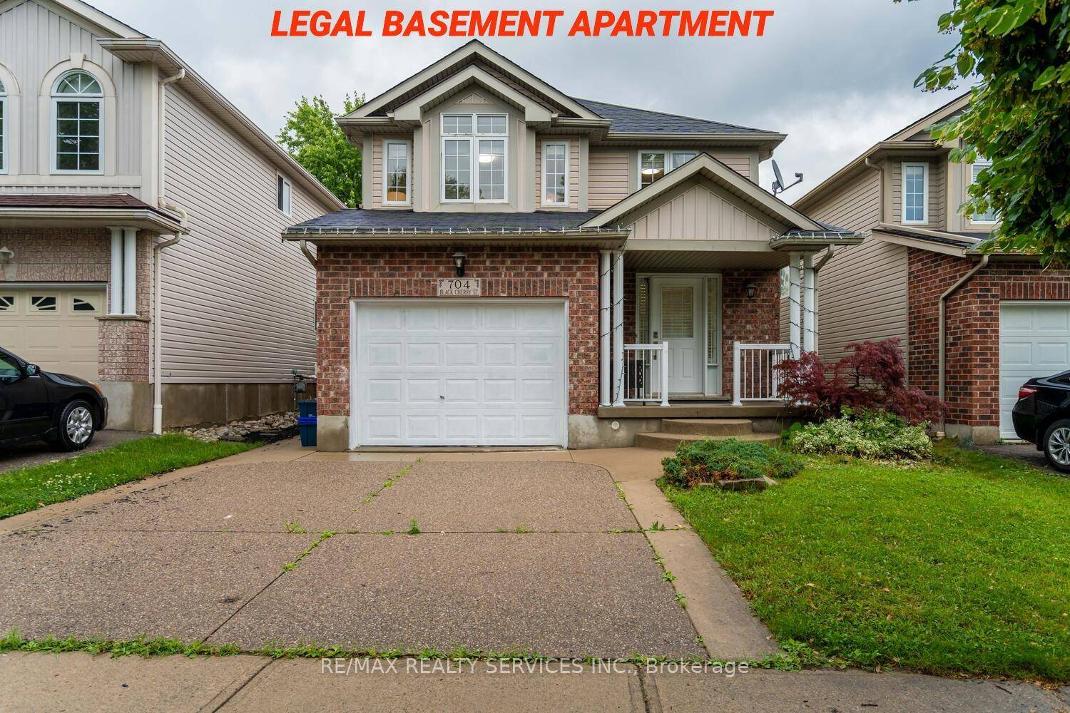 ! ! ! ! LEGAL DUPLEX WITH SEPARATE ENTRANCE !