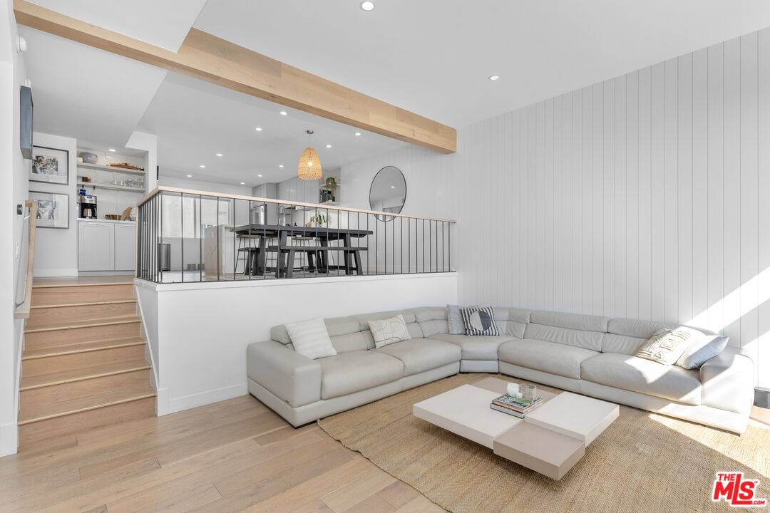 4350   Glencoe Ave 2BR Marina Del Rey La