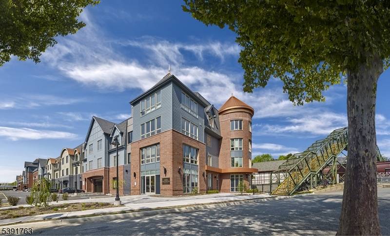 Welcome to Waldwick Station Modern Living at Its Finest !
