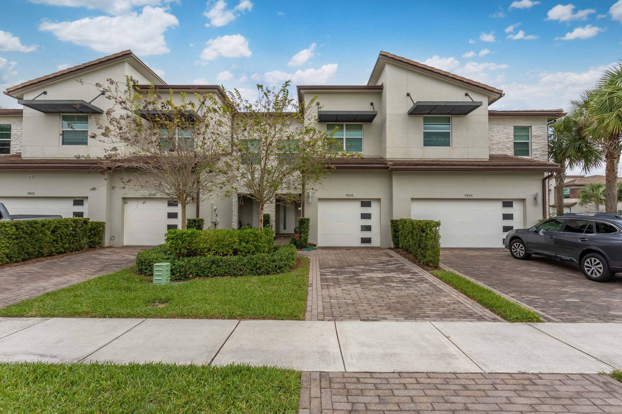 This 3 bedroom, 2. 5 bath townhome is located in a prime Lake Worth Beach area.